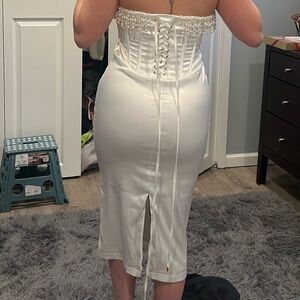 Elegant White Strapless Dress